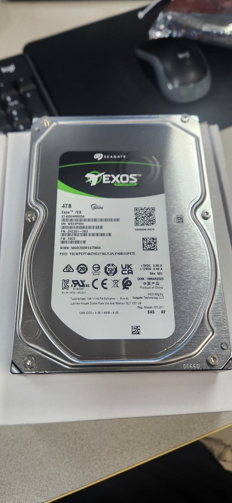 씨게이트 EXOS SAS HDD 4TB 새상품 팝니다 (단순개봉)